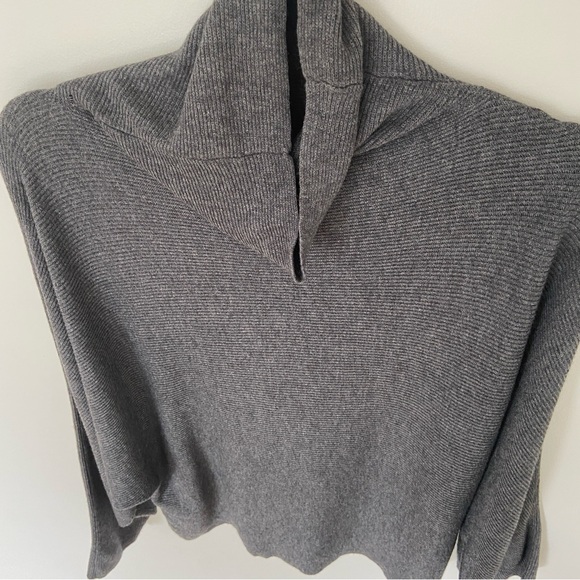 Babaton Aritzia Grey Slouchy Knit Rib Sweater size Medium - Picture 5 of 10